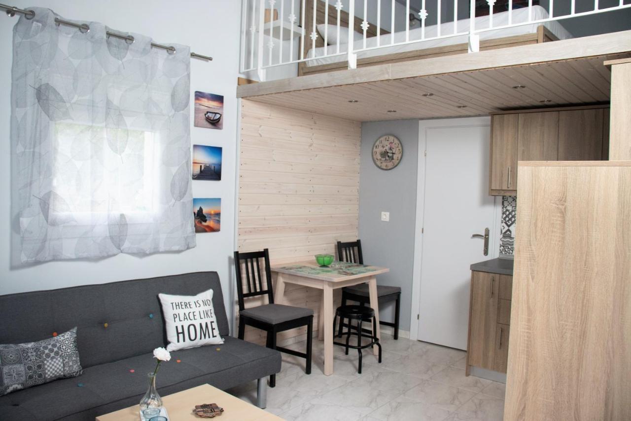 Filippou Luxury Apartments Floyitá Eksteriør bilde