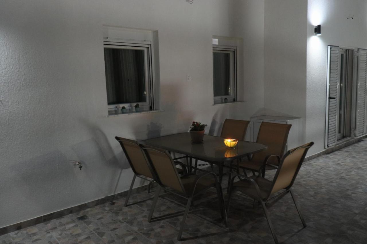 Filippou Luxury Apartments Floyitá Eksteriør bilde