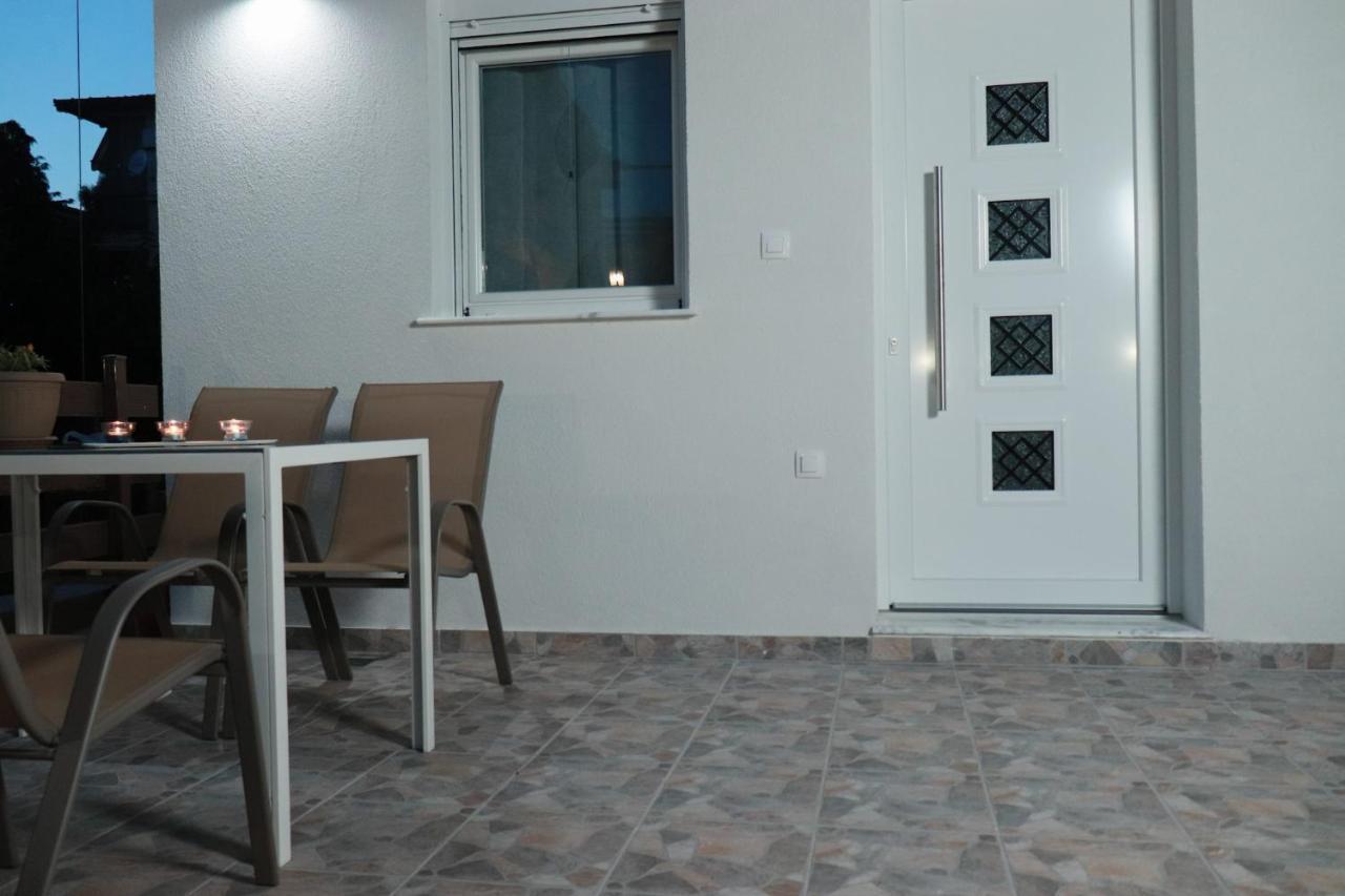 Filippou Luxury Apartments Floyitá Eksteriør bilde