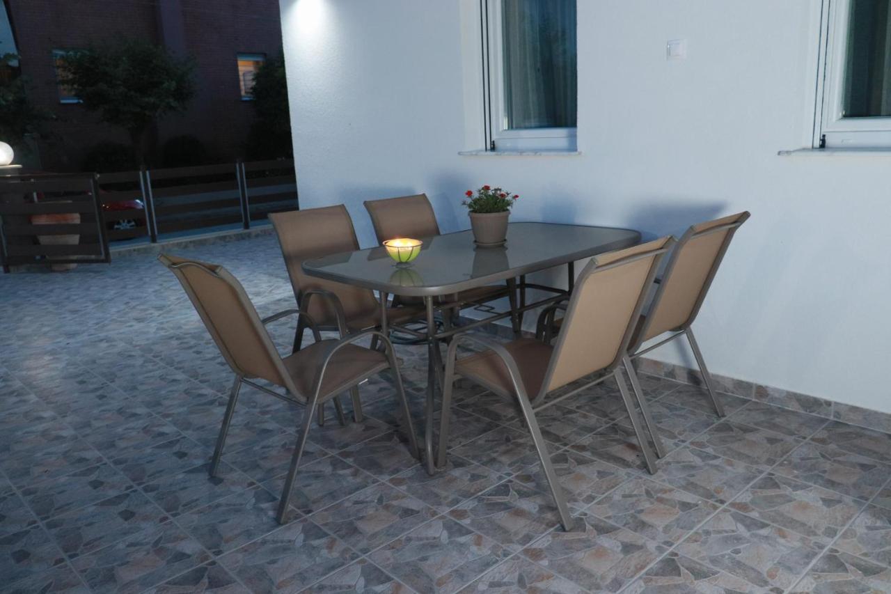 Filippou Luxury Apartments Floyitá Eksteriør bilde